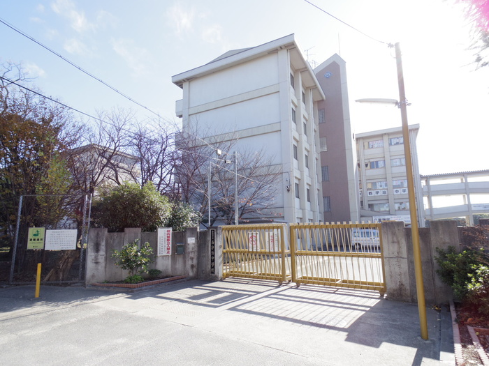 中学校　西宇治中学校（中学校）まで400m