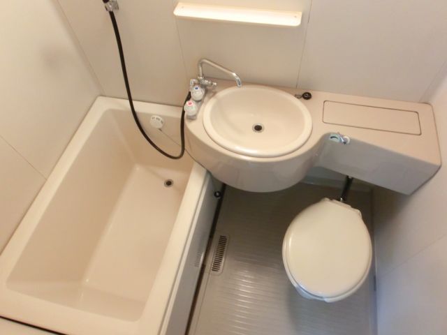 バス・シャワールーム　３点ユニットバスです☆