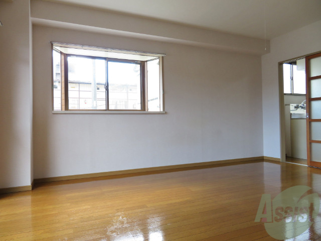 その他部屋・スペース　フローリングなので、お掃除がしやすそうですね。