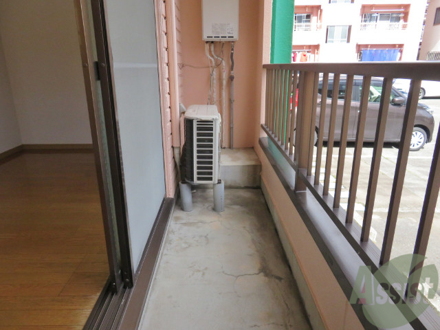 バルコニー　バルコニーです。天気のいい日は洗濯物が干せますね。