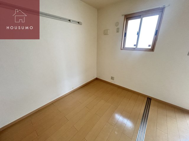 その他部屋・スペース　開放的な寝室です