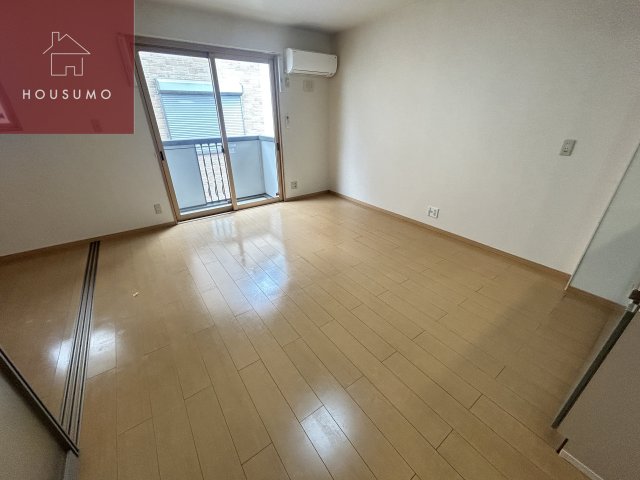 居室・リビング　こちらのリビングで趣味の時間をお楽しみください