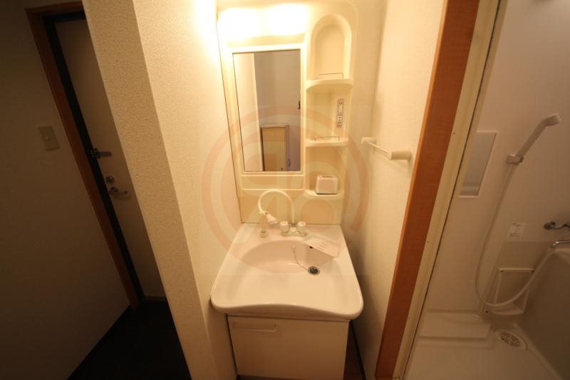 洗面設備　コンパクトで使いやすい洗面所