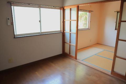 居室・リビング　室内