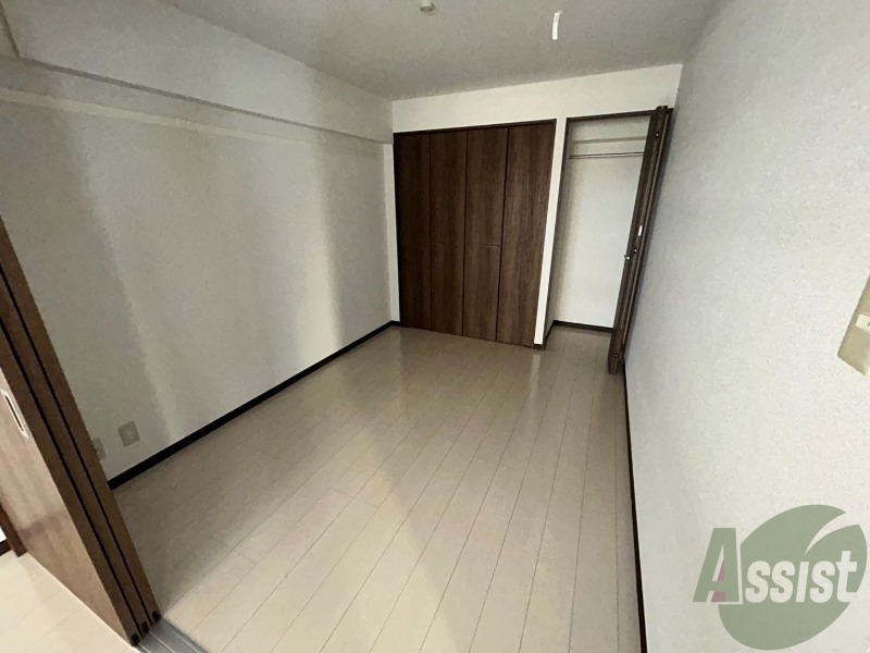 その他部屋・スペース　寝室はリビング隣の５帖のお部屋をお使いください。