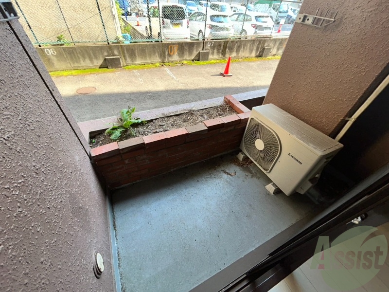 バルコニー　ベランダは洗濯物を干すには充分な広さです。