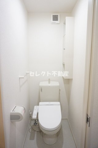 トイレ　【エスポワール・ジェルメ　V】落ち着いたトイレです