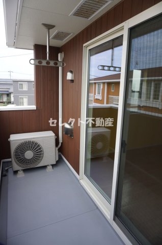 バルコニー　【エスポワール・ジェルメ　V】暖かな日差しのふりそそぐバルコ