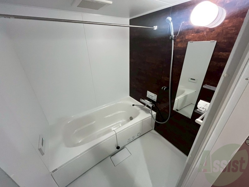 バス・シャワールーム　お風呂になります。一日の疲れを癒してくださいね。