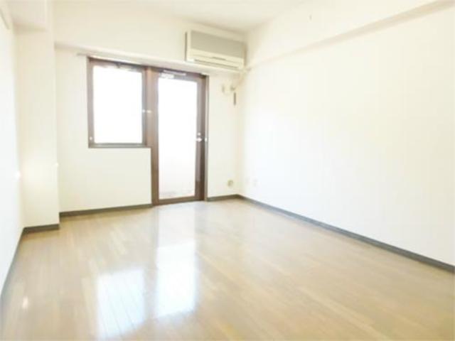 居室・リビング　陽の差し込む明るいお部屋