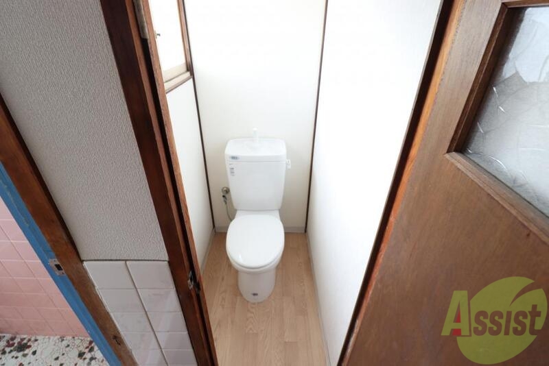 トイレ　トイレの窓付はうれしいですね