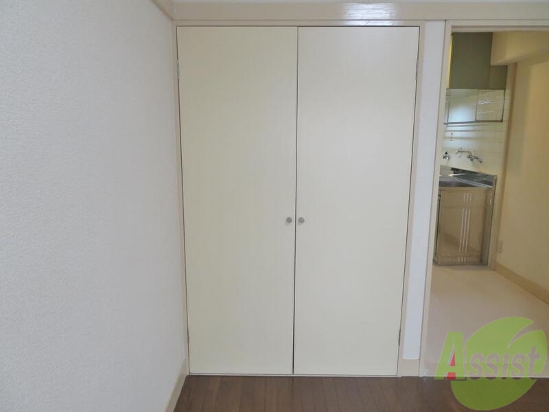 収納　収納もついているので、布団も収納出来ます。