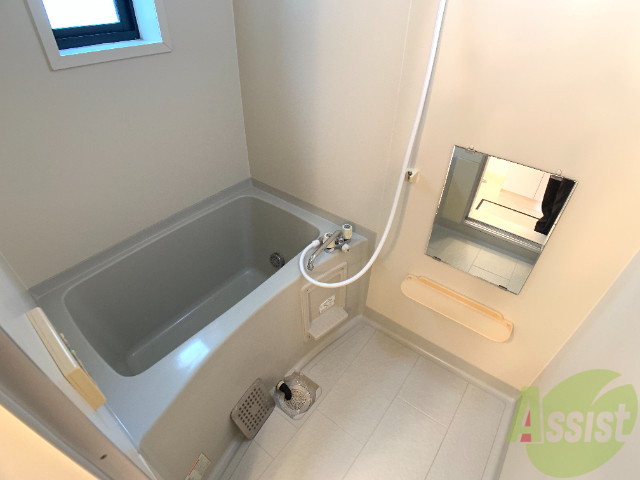 バス・シャワールーム　浴室です。バスタブが広くてゆったりできます。