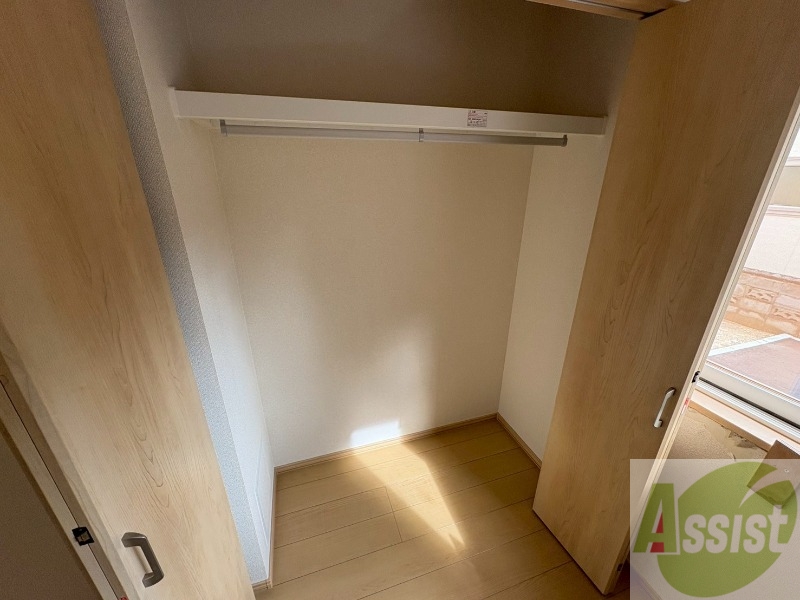 収納　クローゼットは奥行きもあり、荷物が多い方でも安心です。