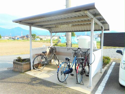 その他共有部分　屋根付き駐輪場あり