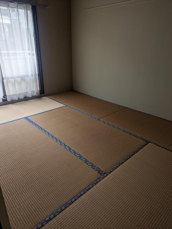 パインハイツC棟の居間写真