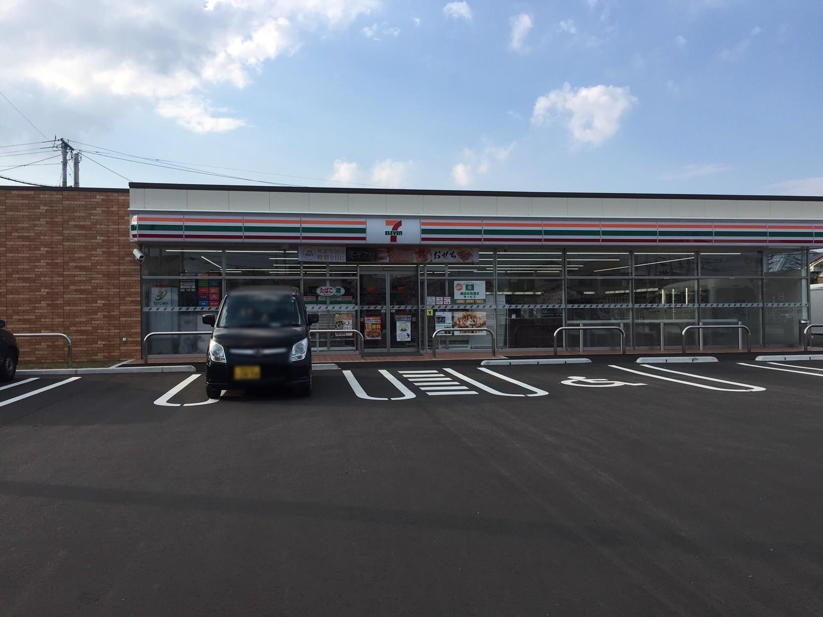 コンビニ　コンビニ（コンビニ）まで350m