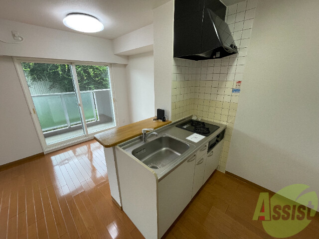 キッチン　システムキッチンでコンロが３口あります！