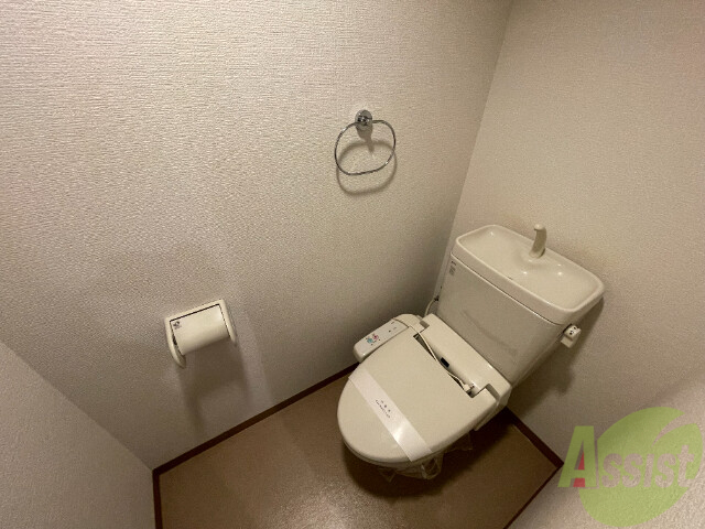 トイレ　ウォシュレット機能がついたトイレです。安心して使用できますね
