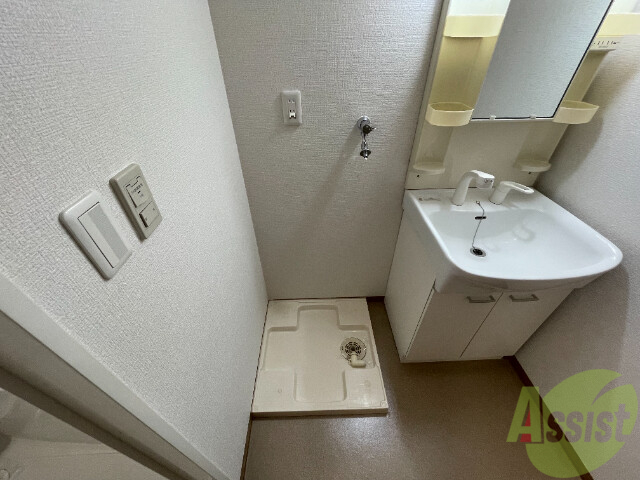 その他設備　洗濯パンが設置されており洗濯機も問題なく設置出来そうですね。