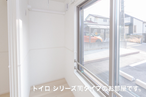 バルコニー　サンルームがあるので、お天気に左右されず洗濯が出来ます。