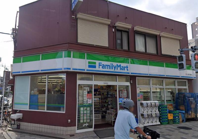 コンビニ　ファミリーマート（コンビニ）まで110m