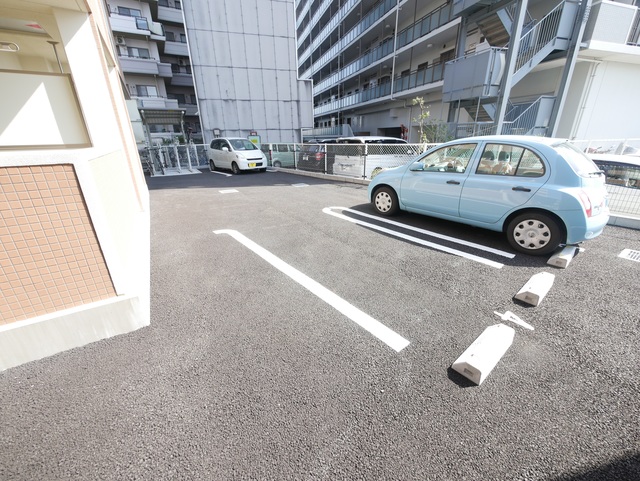 駐車場　★敷地内に駐車場がございます★