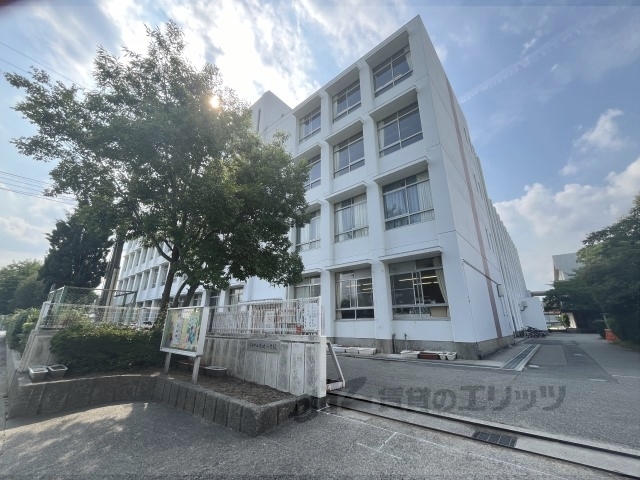 小学校　伊丹市立鴻池小学校（小学校）まで550m