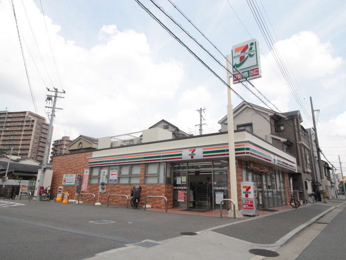コンビニ　セブンイレブン（コンビニ）まで400m