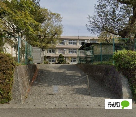 小学校　富士宮市立富士見小学校（小学校）まで1244m