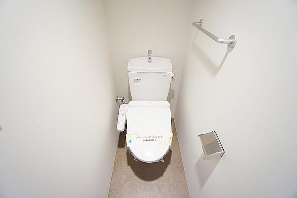 トイレ　※別部屋の参考写真です。