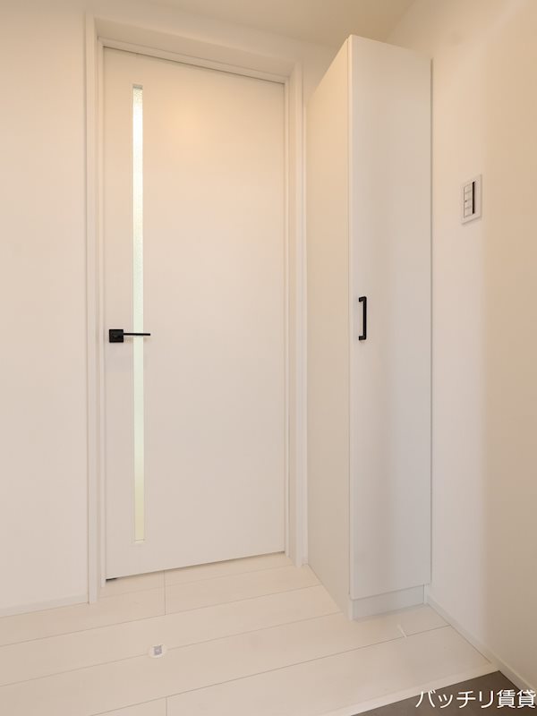 玄関　画像は同型タイプの為現状を優先致します。