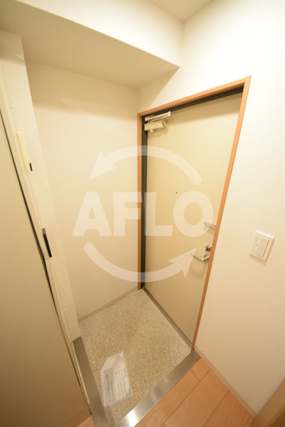 玄関　SERENiTE-04　玄関