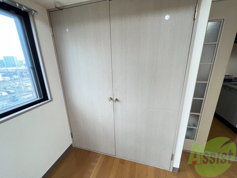 収納　収納はこちらのクローゼットをお使いください。