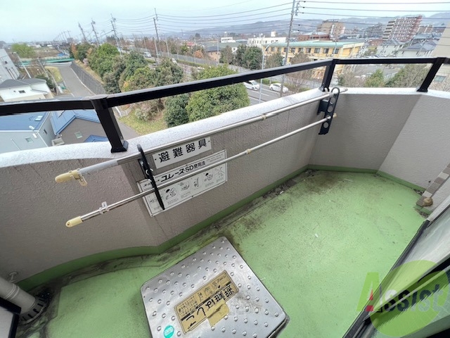 バルコニー　バルコニーがあるので洗濯物は外に干せそうですね～