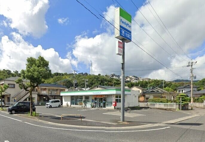 コンビニ　ファミリーマート和田二丁目店（コンビニ）まで513m