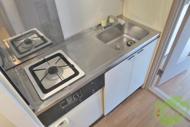 キッチン　キッチンは一口コンロ付き。ひとり暮らしであればこれで十分。