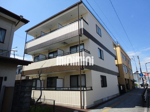 建物外観　鉄骨造の３階建てマンション