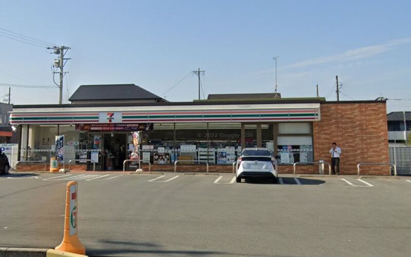 コンビニ　セブンイレブン松阪泉町店（コンビニ）まで0m
