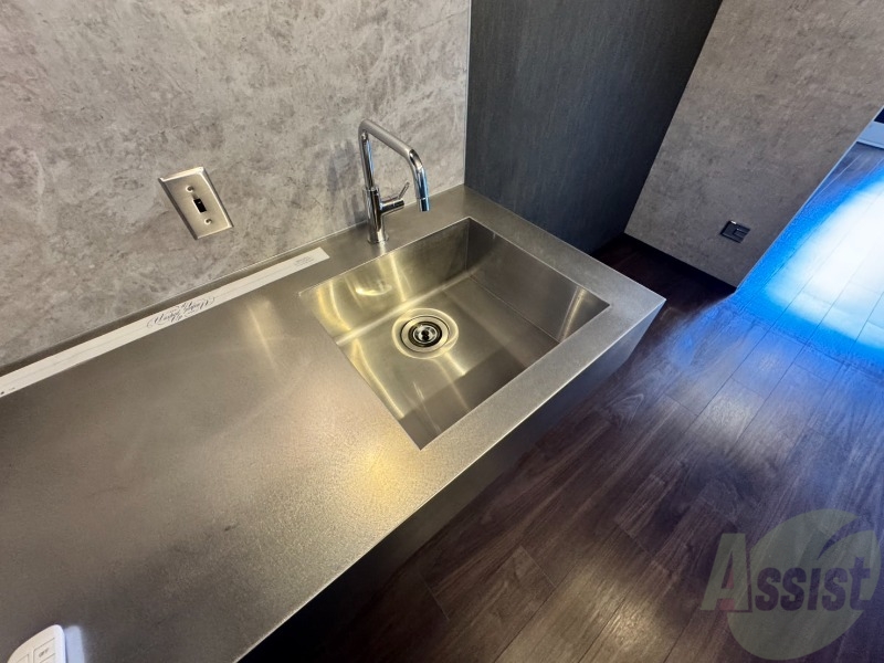 洗面設備　キッチンのシンクはピカピカで掃除意欲が湧いてきそう！