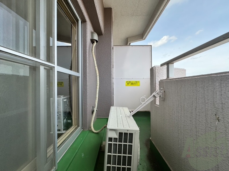 バルコニー　バルコニーです。洗濯物を干したり一息ついたりできますね！