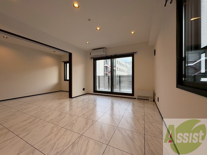 居室・リビング　エアコン付きで快適なリビングになっております！