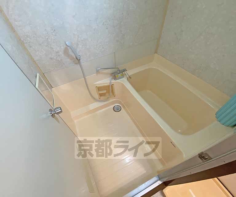 バス・シャワールーム　浴槽に繋ぎ目がないのでお掃除しやすいです。