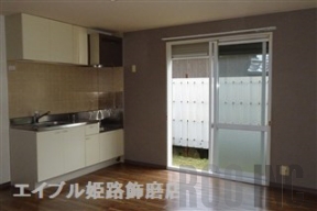 居室・リビング　写真は１０３号室部分です