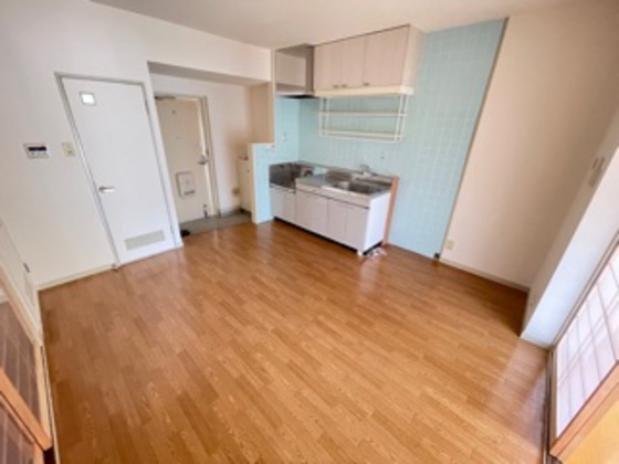 居室・リビング　※別号室の写真です。