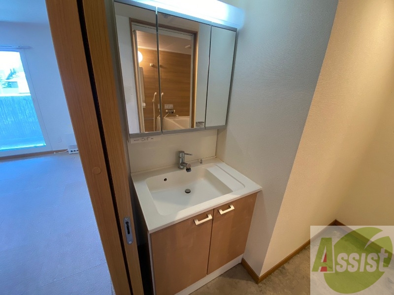 洗面設備　洗面台は独立していて使いやすそうですね。