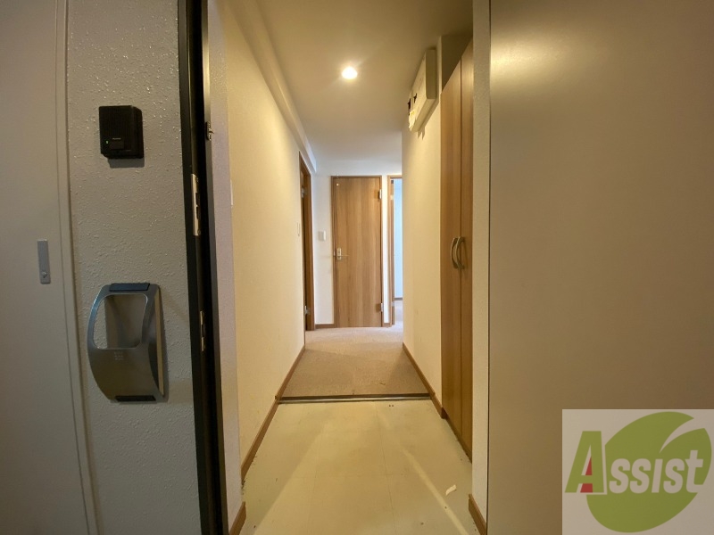 玄関　玄関の様子です。明るい印象ですね。気分もあがりそう。