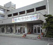 中学校　竜山中学校（中学校）まで948m