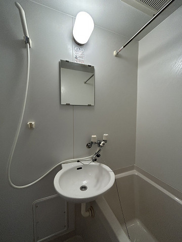 バルコニー　暖かな日差しのふりそそぐバルコニー