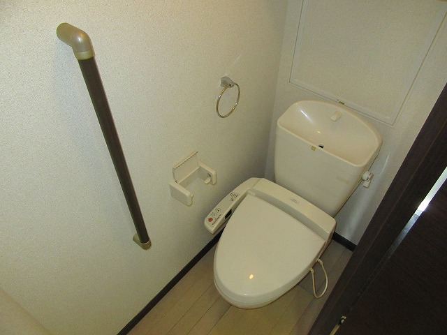 トイレ　温水洗浄便座